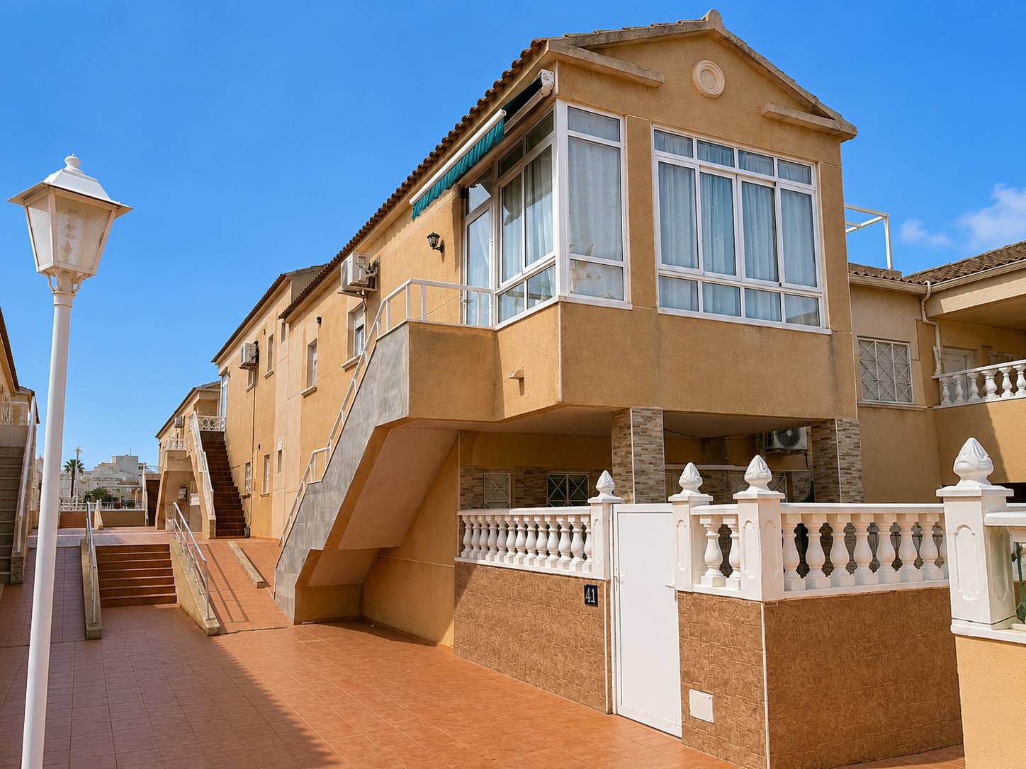 Torrevieja – Centralt Grupphus – bild 4