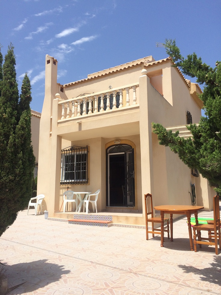 Villa att hyra i Villasol, Torrevieja. Enebolig ved Middelhavet